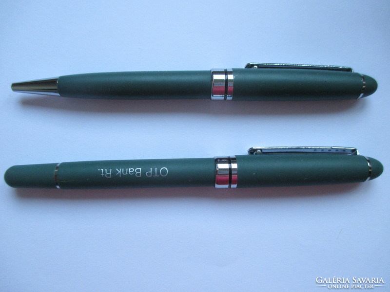 Pen set: fountain pen and ballpoint pen in original case. It was never used.