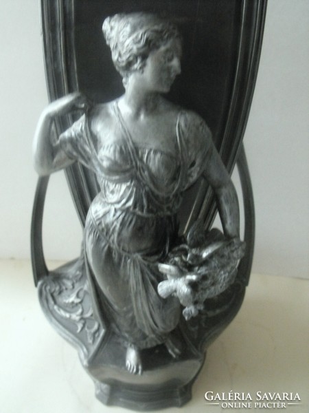 Szecessziós kori ón váza szoborral