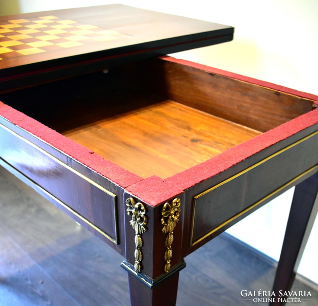 XIX. No. Chess - card - game table ! Inlaid and openable with expandable tabletop!