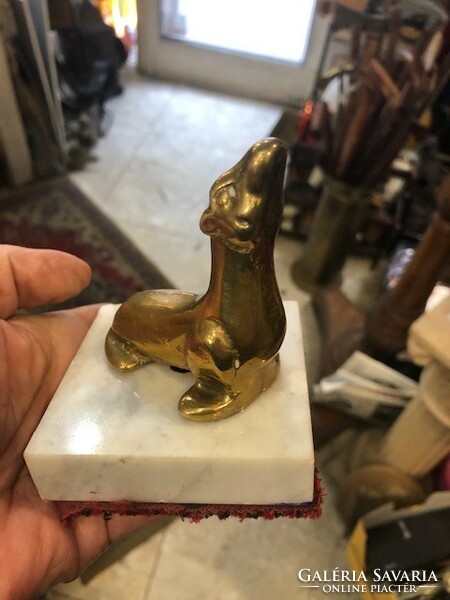 Seal statue in bronze, on marble, 13 cm in size, a rarity.