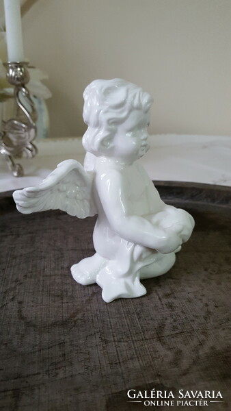 Hófehér porcelán angyalka 14.5 cm.