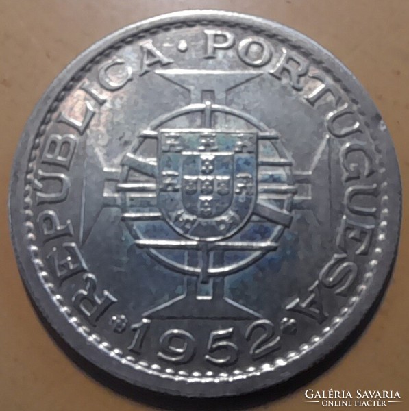 Moçambique - Mozambique $20 1952 aunc. Ag silver. There is mail!