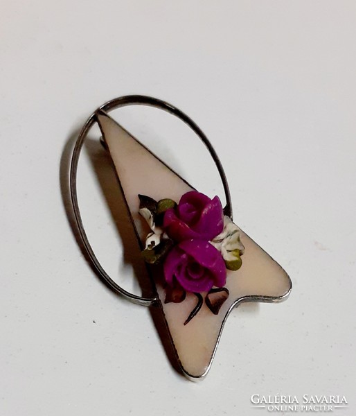 Retro flower brooch in beautiful condition decorated with small pink roses