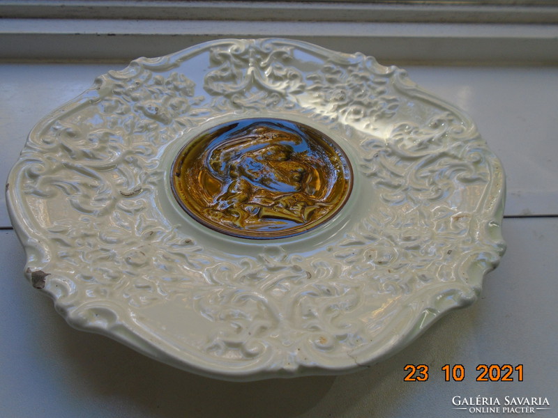 1880 Villeroy & boch schramberg majolica decorative plate with female portrait
