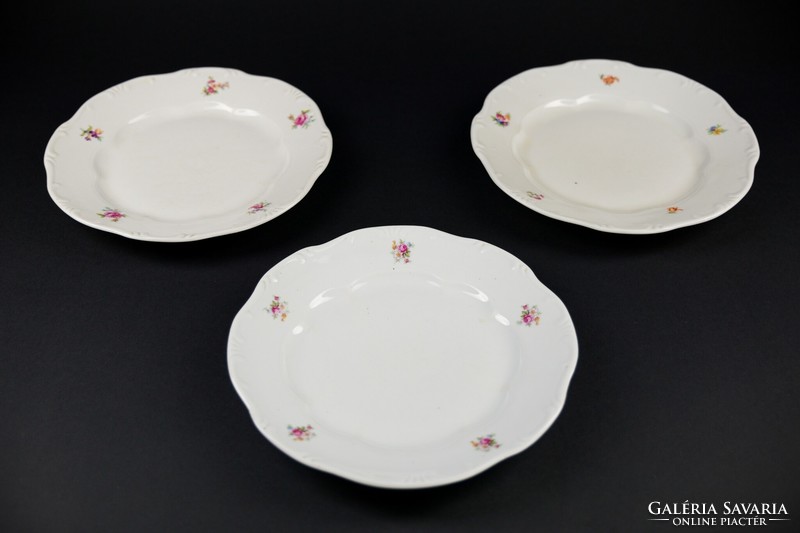 Zsolnay porcelán régi lapos tányérok, 3 darab.