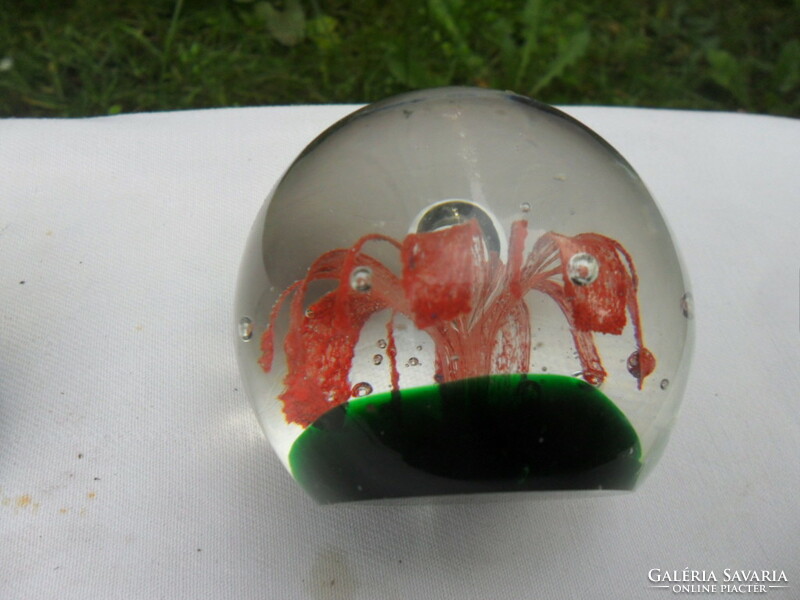 2 glass paperweights from Murano
