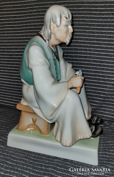 Zsolnay nagyméretű szalonnázó paraszt porcelán figura III.