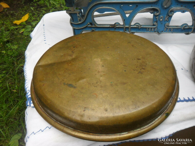 Antique household scale with plate
