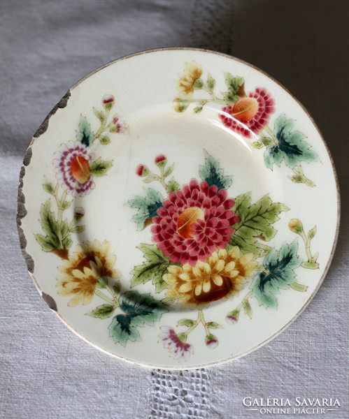 Antik Zsolnay, családi pecsétes tányér
