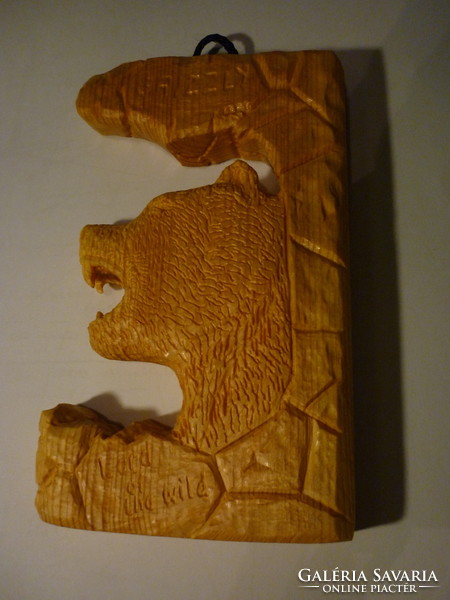 Carving of wood. Grizzly Cave. Can be hung on the wall (9.4 * 15.6 * 2 cm)