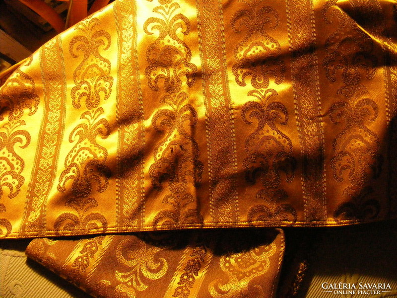 2 gold colored curtains 216 x 124 cm