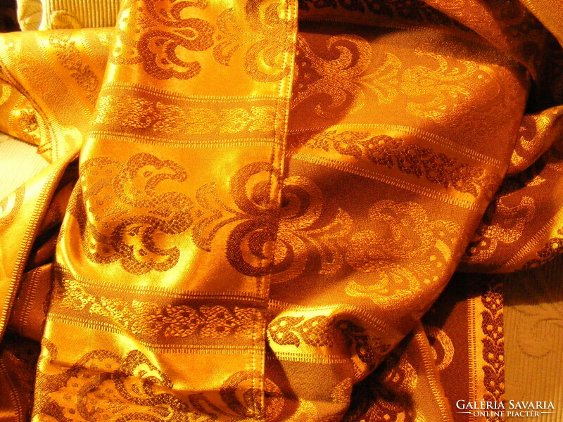 2 gold colored curtains 216 x 124 cm