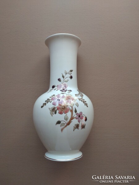 26 cm-es, kisebb mázhibás Zsolnay váza