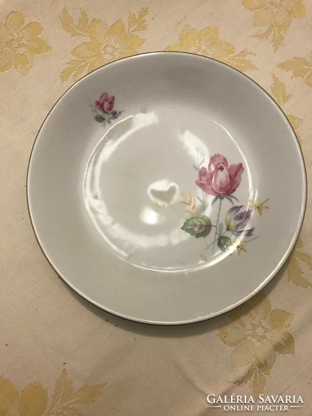 Kahla német porcelán tányérok szép virág mintával. 6 db-os készlet.Mély,lapos tányér és süteményes.