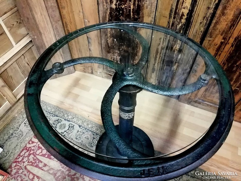Cast iron round table, custom-made loft table, 100-year-old casting, with Vienna mark, treated surface