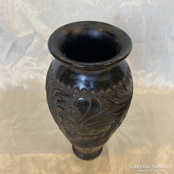 Black flower pattern ceramic vase