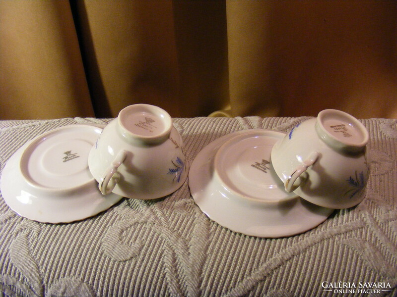 2 coffee cups + saucers