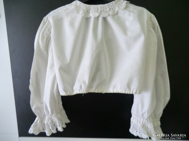Round collar lace blouse for dirndl dress