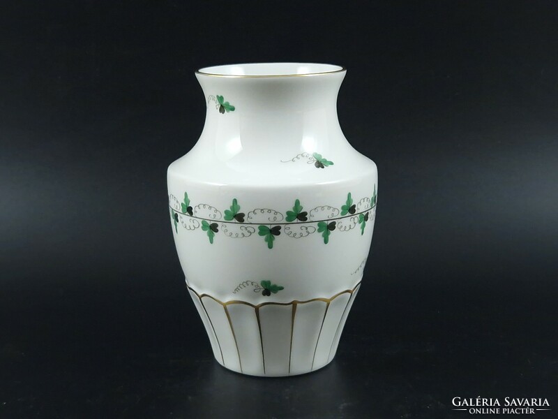 Patterned vase of Herend parsley