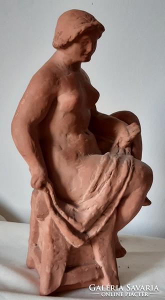 Pató Róza: ülő akt szobor, 21 cm