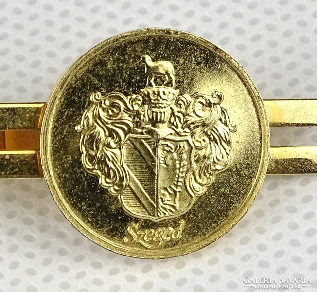 1L385 Arany színű Szeged címeres nyakkendőtű