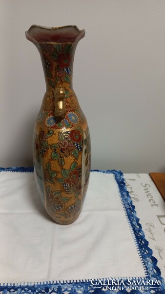 Régi XX.sz. második feléből készült porcelán váza, keleti jelenet ábrázolással,aranyozott díszítés