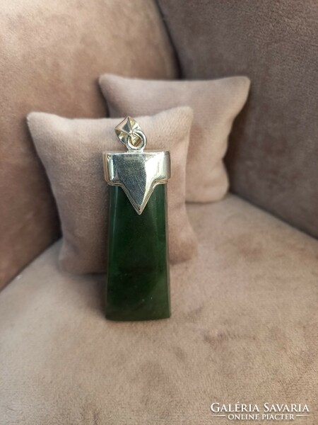 Silver pendant with jade stone