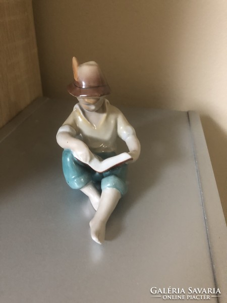 Drasche olvasó porcelán fiú