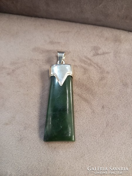 Silver pendant with jade stone