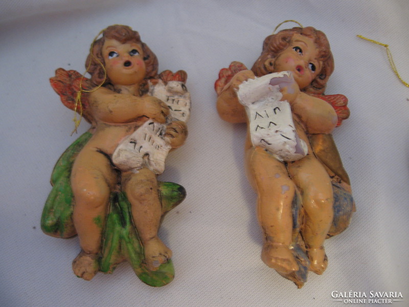 Old putto reading aloud, pair of angel eyes