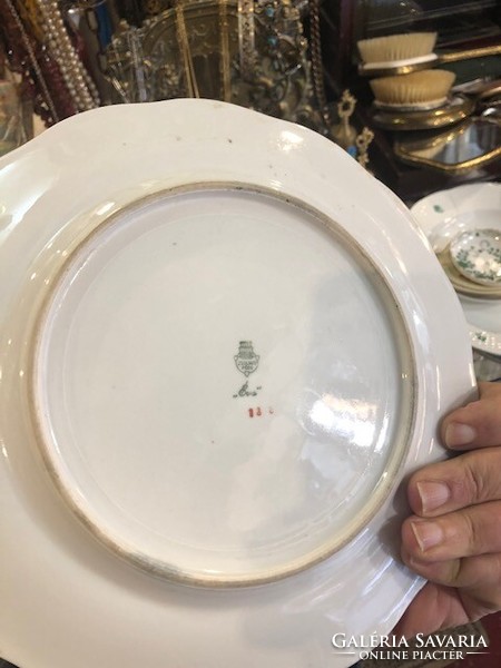 Zsolnay porcelán tányér,19 cm-es átmérőjű, hibátlan állapotban.