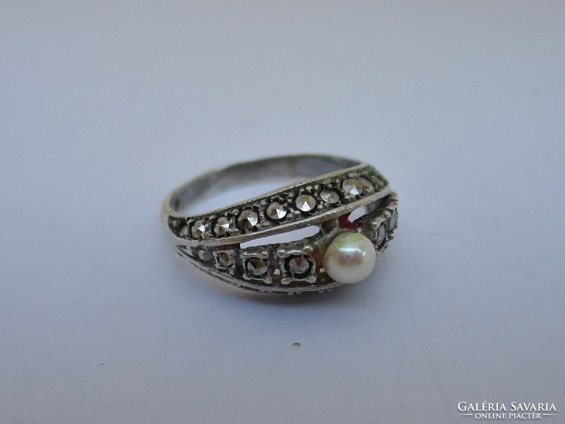 Beautiful silver ring with genuine pearls and marcasite
