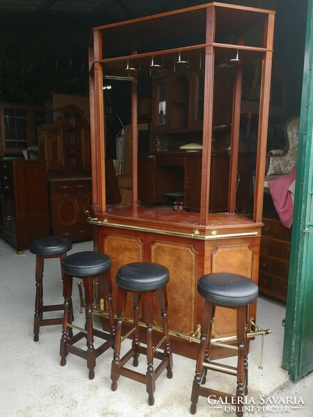 Beautiful bar counter with 4 chairs
