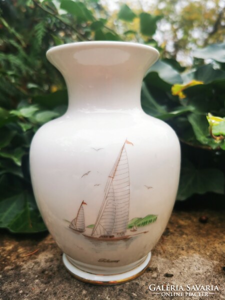 Hollóháza sailing commemorative vase, tihany