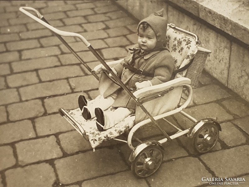 Régi gyerekfotó vintage mini fénykép babakocsi kép
