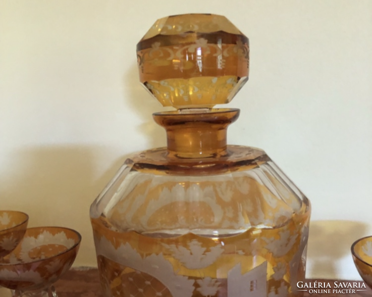 Polished amber liqueur