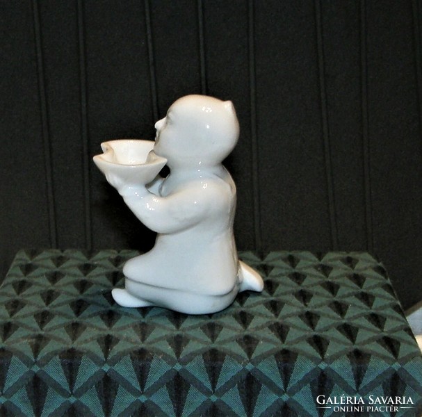 Chinese figurine with bowl - white Herend porcelain