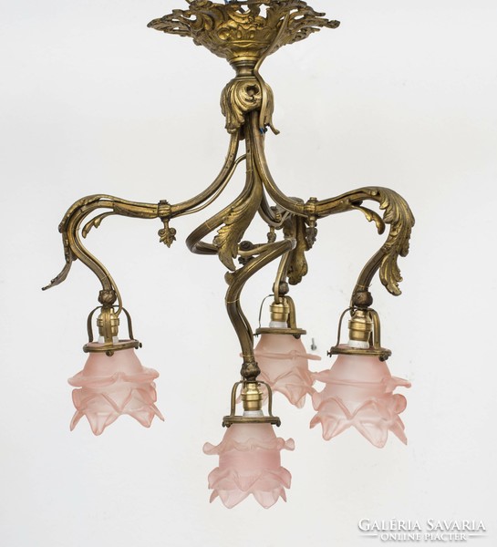 Gilded bronze chandelier with pink flower caps