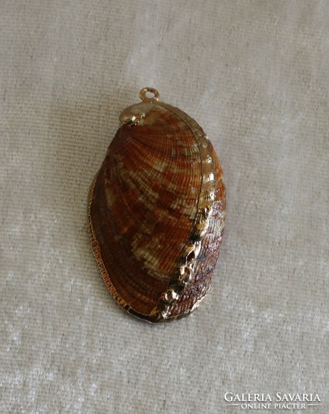 Pendant made of shells, gold-plated, purchased from a jeweler.