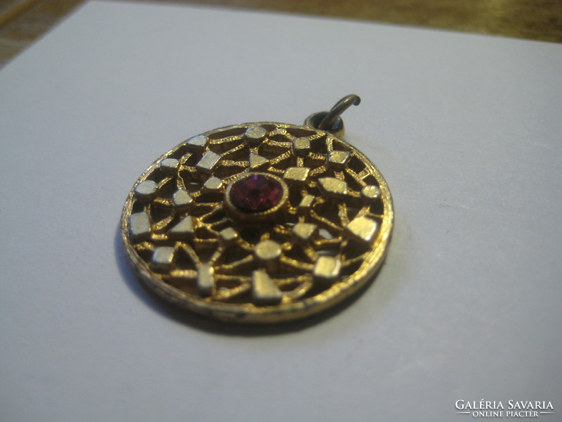 Brooch with a small purple stone 27 mm