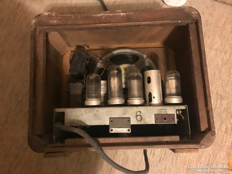 Kisméretű,fa dobozos rádió,nosztalgia rádió.30x25 cm