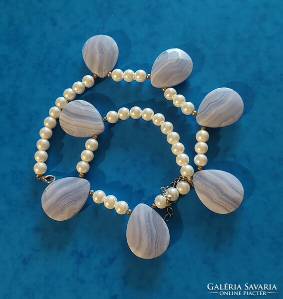 Beautiful chalcedony, tekla pearl necklace