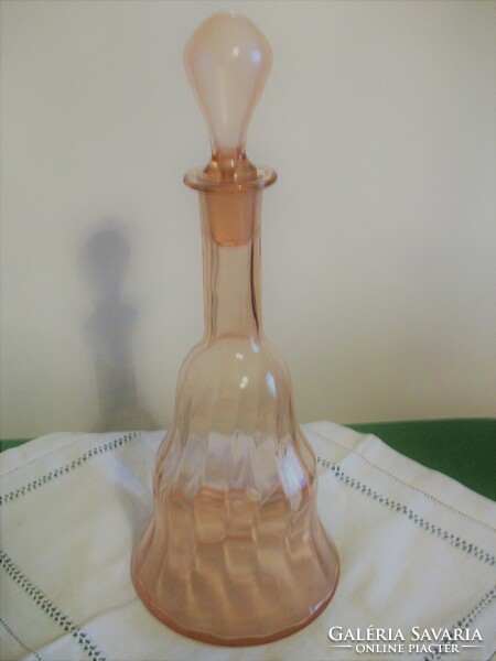 Gyönyörű régi rózsaszínű italosüveg, szép gravirozással