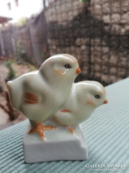 Aquincum porcelain chicks