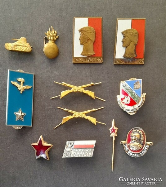 Mixed military badges (12 pcs)