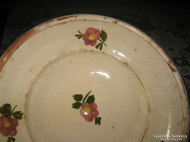 Erdélyi  régi népi  fali tányér  , szép virágos motívummal   , 20,5 cm