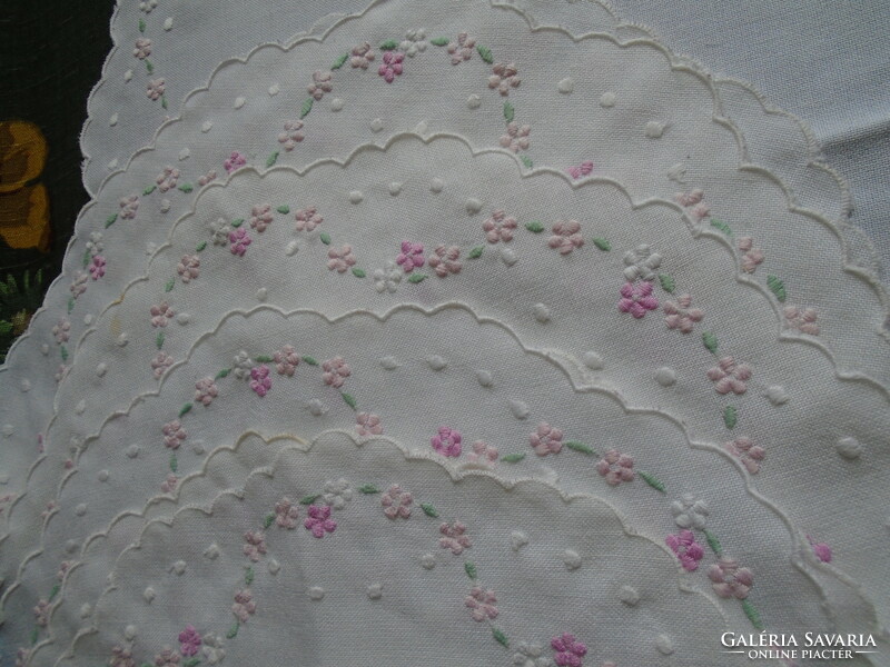 5 Pcs. Beautiful embroidered napkin spreader.