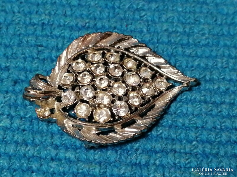 Leaf brooch (507)