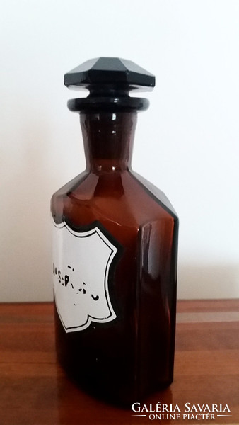 Régi patikaüveg barna gyógyszertári dugós címkés palack üveg