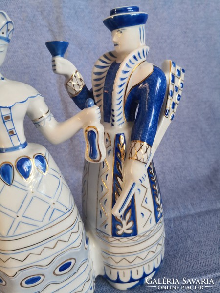Borozgató Vadász pár, első osztályú Hollóházi porcelán